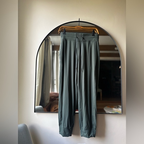 LULULEMON | ready to rulu cropped jogger | size 6 - Picture 3 of 5
